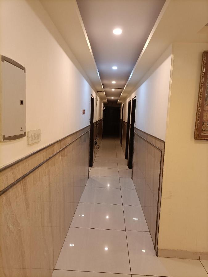 Airport Hotel Breeze Nuova Delhi Esterno foto