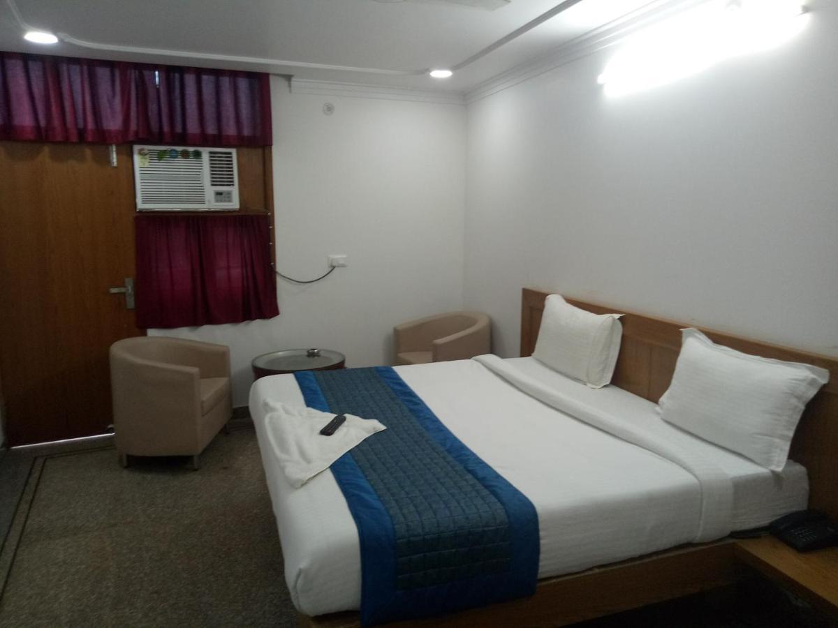 Airport Hotel Breeze Nuova Delhi Esterno foto