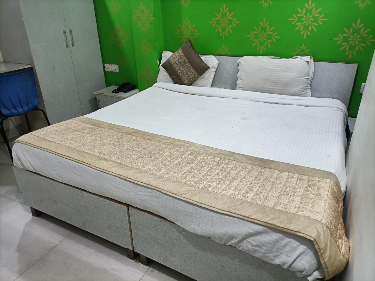 Airport Hotel Breeze Nuova Delhi Esterno foto